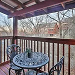 Cabin-Style Studio Right Off The Branson Strip!