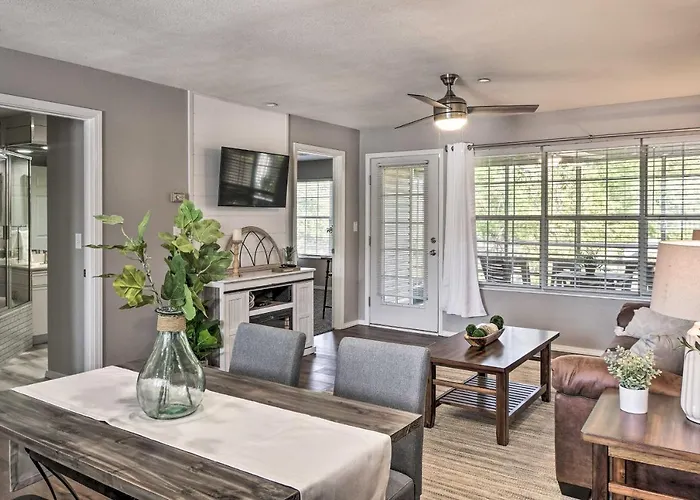 Modern Branson Escape With Lake Taneycomo Views!