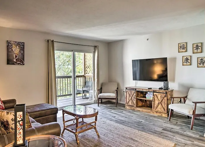 Centrally Located Brandon Condo With Pool Access
