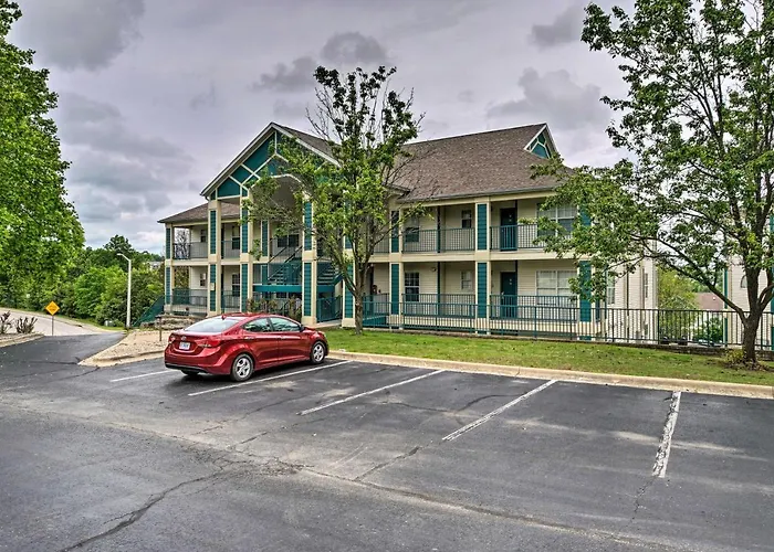Champions Retreat Condo Near 76 Strip