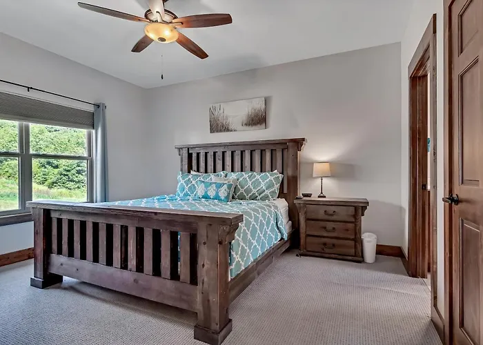 Rockwood Lake Lodge Home