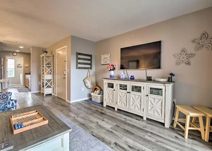 Branson Apartment With Pool - 5 Mi To Marvel Cave!