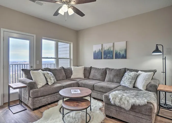 Family-Friendly Branson Condo About 3 Mi To Strip