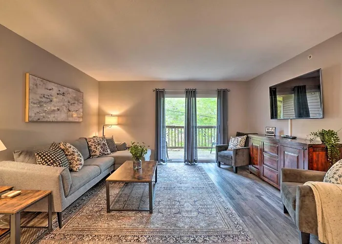 Modern Condo With Pool About 7 Mi To Branson Landing!