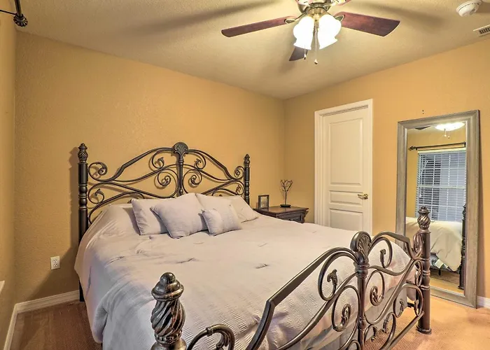 Serene Branson Condo With Sunroom And Golf Course View