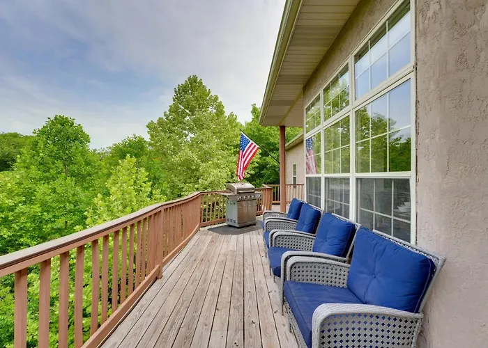 Magnificent Branson Hideaway With Game Room!