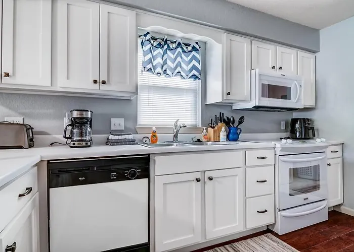 Tranquil 2-Bedroom Pointe Royale Condo