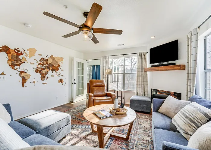 Branson Lakefront Condo With Sunroom And Lake Views!