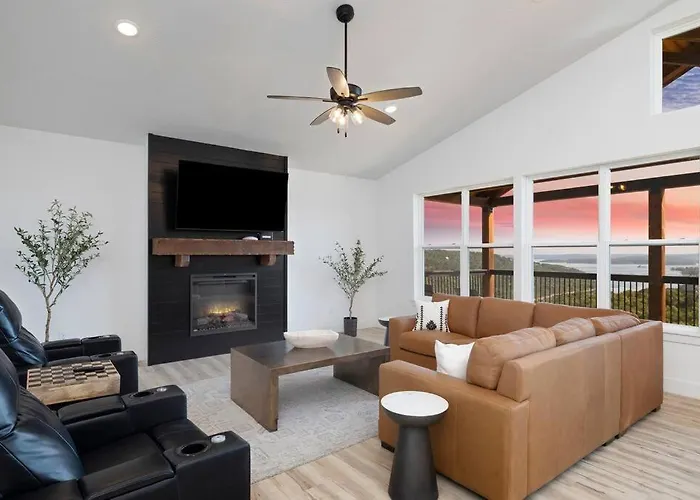 Moonstone Lodge Lake Views Sleeps 28 Golfsim Pup Friendly