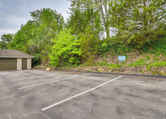 Modern Branson Condo On Thousand Hills Golf Course
