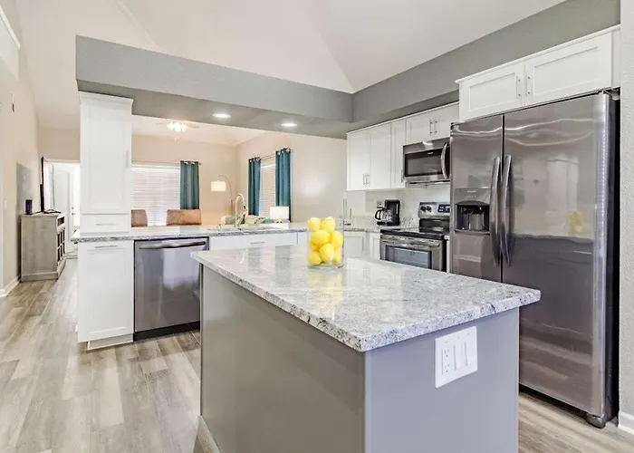 Updated Branson Condo Penthouse On Thousand Hills Golf Course With Views And Close To 76