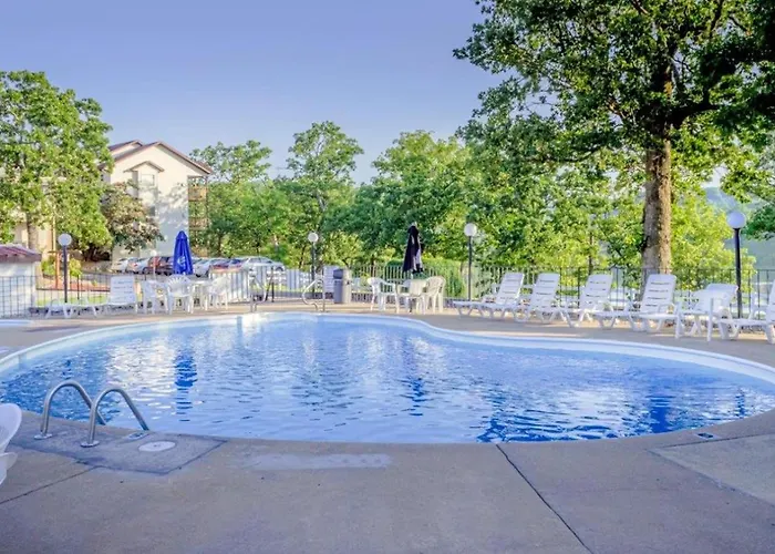 Branson Condo On Table Rock With Lake Views And Pool And Wifi Near Silver Dollar City