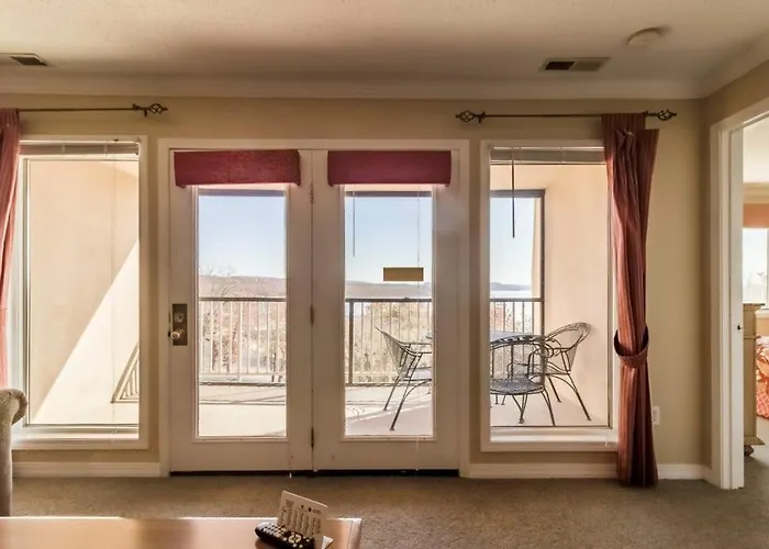 Branson Condo On Table Rock With Lake Views And Pool And Wifi Close To Silver Dollar City