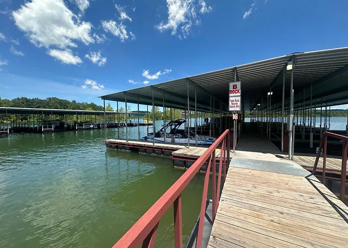 Luxury Lake Resort Lodge