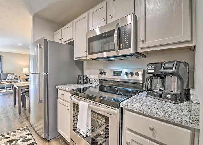 Pet-Friendly Branson Condo With Shared Pool!