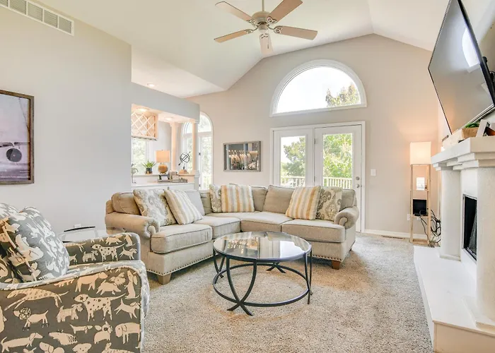Branson Getaway With Pool Access Less Than 4 Mi To 76 Strip!