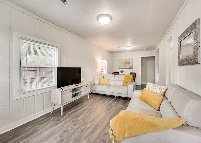 Walk To Dtwn Branson Pet-Friendly Home!