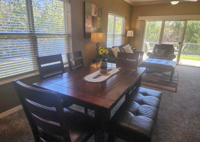 Luxury Lakeside Living--Free Attraction Tickets--Beautiful Views - Mj126
