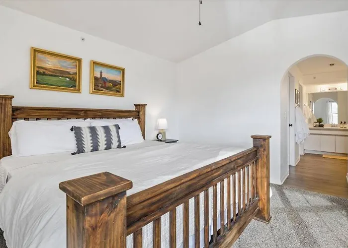 Penthouse Condo On Golf Course. Close To Landing!