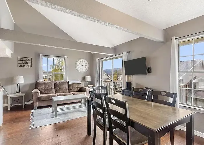 2Br Cozy Condo - Centrally Located - Stairs Required - Free Tickets Included - Fc1-5