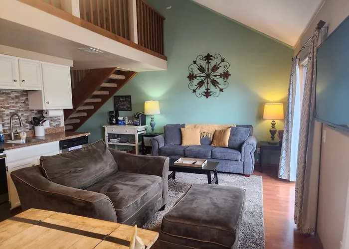 2Br Cozy Condo - Centrally Located - Free Activities Included - Stairs Required - Fc25-7