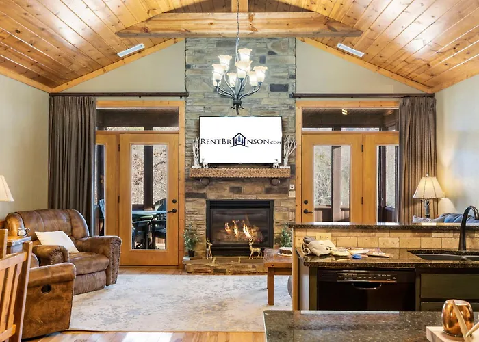 Cozy Lodge-Private Hot Tub-Walk To Lake Taneycomo-Free Attraction Tickets