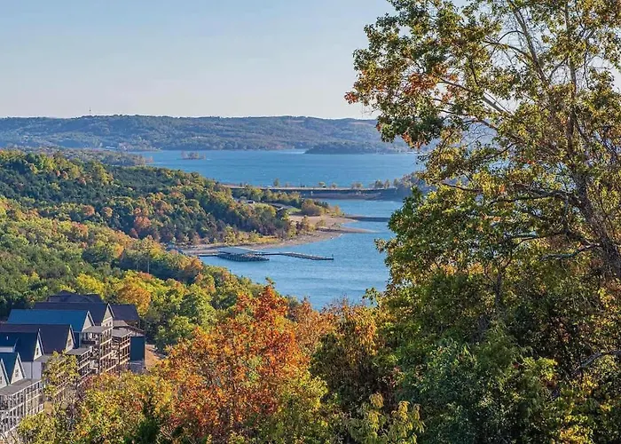 Cozy Table Rock Lake Home W Hot Tub & Game Room