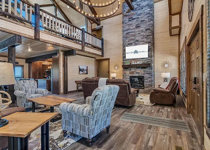 Pvt Indoor Pool-Basketball Court-Theatre Room & Hot Tub-Games-Sleeps 46-Table Rock View-Free Tickets