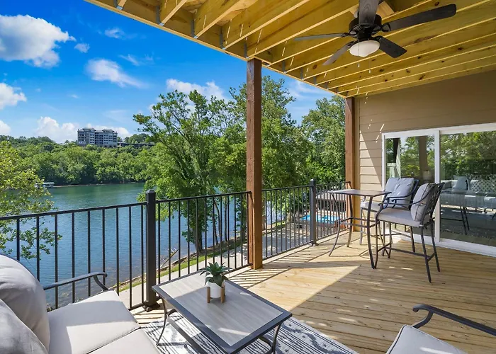Lake Taneycomo Views-Near Branson Landing-Cmty Outdoor Pool-Free Tickets-Elevator!
