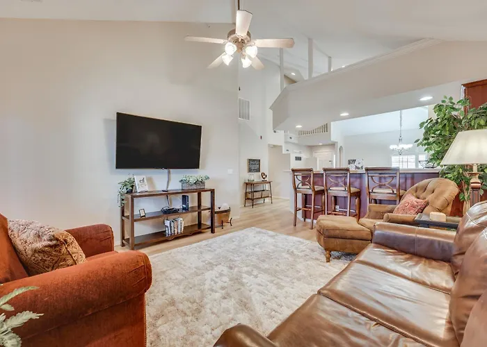 Walk To Branson Strip Inviting Condo!