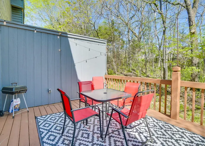 Charming Branson Getaway With Fireplace And Porch