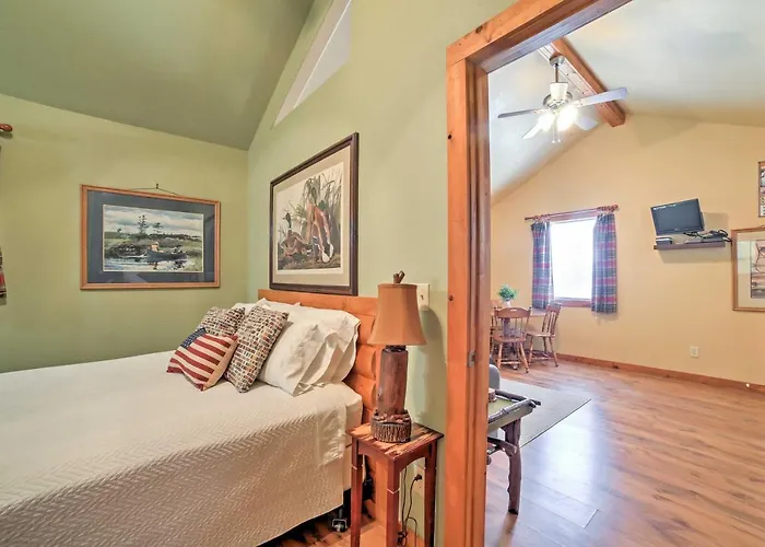 Cozy Branson Cabin Near Table Rock Lake!