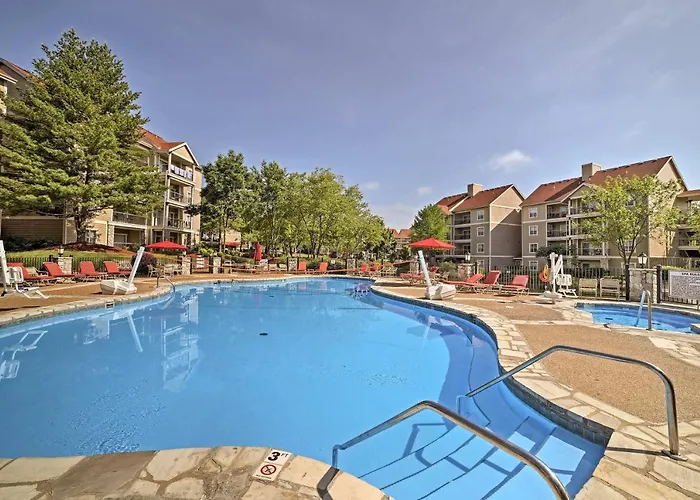 8 Mi To Silver Dollar City Branson Condo With Pool!