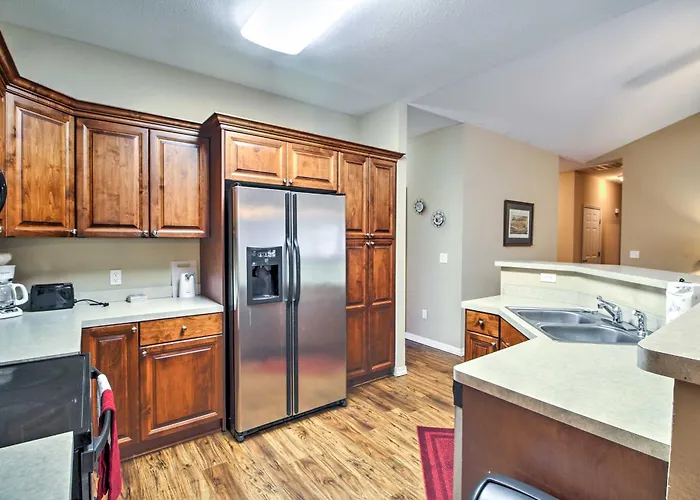 Branson Home With Deck Walk To The Strip And Creek!
