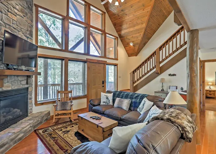 Cozy Rustic River Lodge Family Retreat Near Sdc!