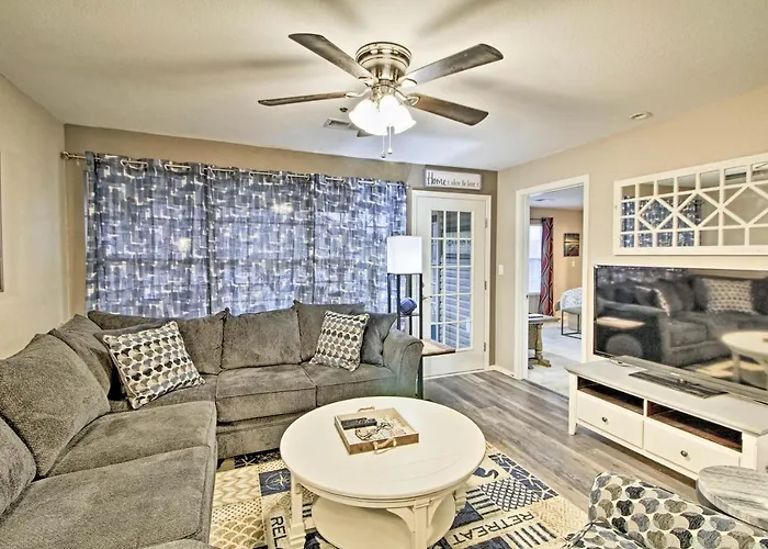 Updated Lake Taneycomo Condo With Screened Porch!