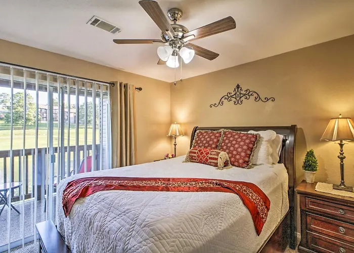 Stunning Table Rock Lake Condo Near Branson Strip!