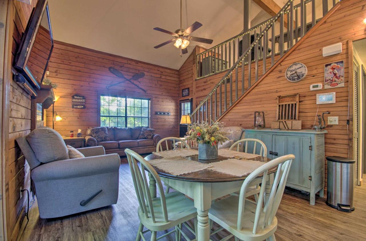 Charming Getaway With Fireplace And Porch Branson