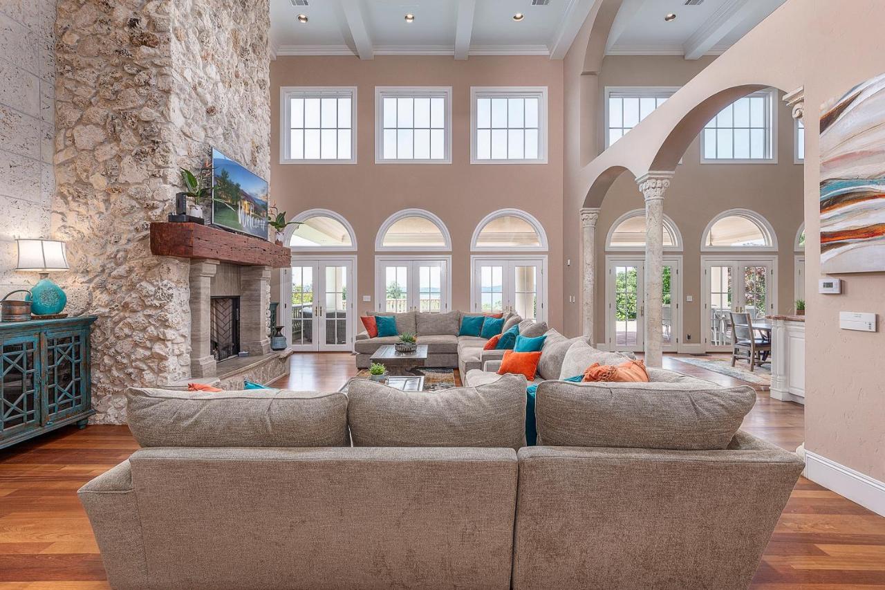 Holiday home 17500sqft Private Estate Indoorpool Hottub Big Lakeview Tennis Court Theater Sdc *