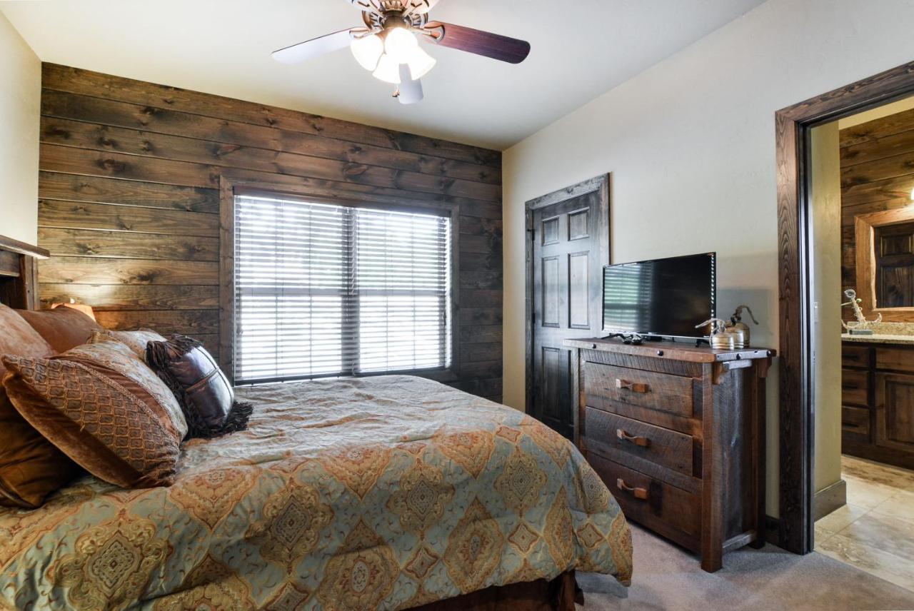 Watermill Cove Luxury Lakefront By Silver Dollar Minigolf Pool Kayaks Branson