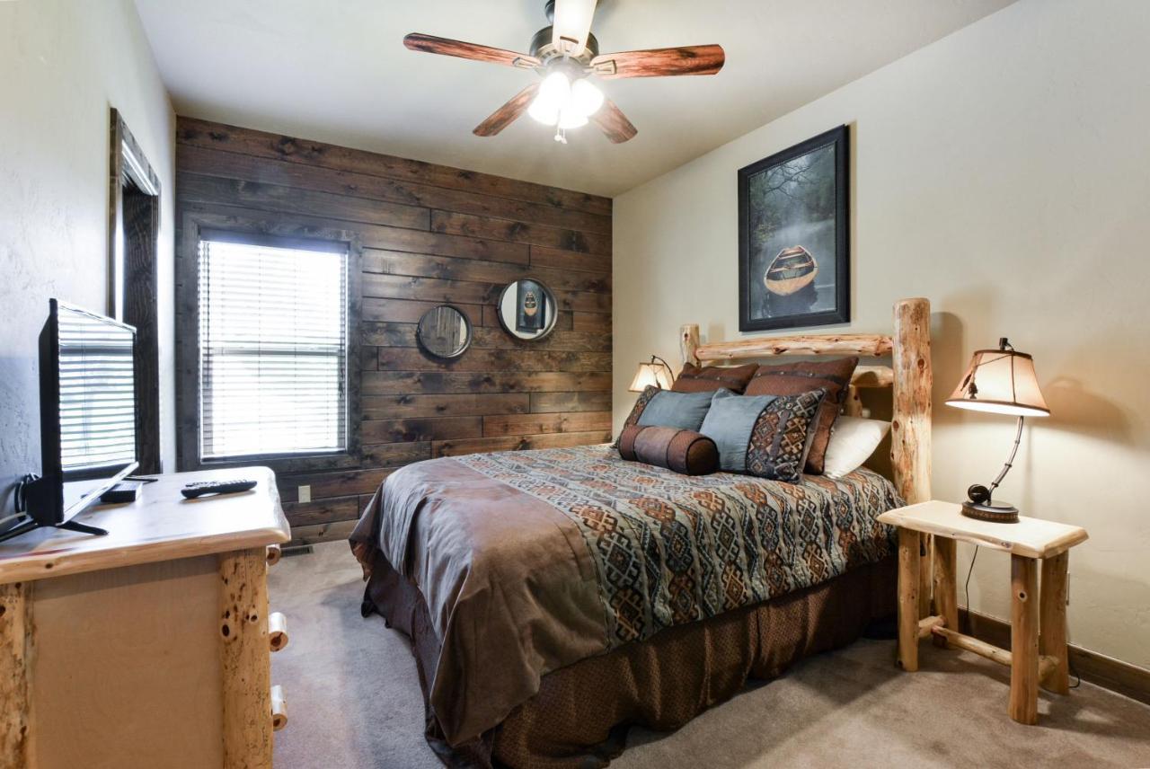 Watermill Cove Luxury Lakefront Huge Pool Hot Tubs 2mi To Silver Dollar Holiday home