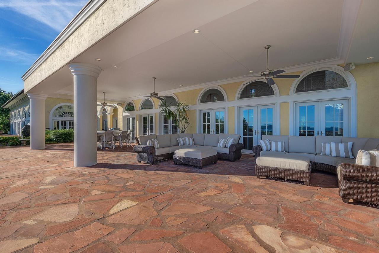 17500sqft Private Estate Indoorpool Hottub Big Lakeview Tennis Court Theater Sdc Holiday home Branson