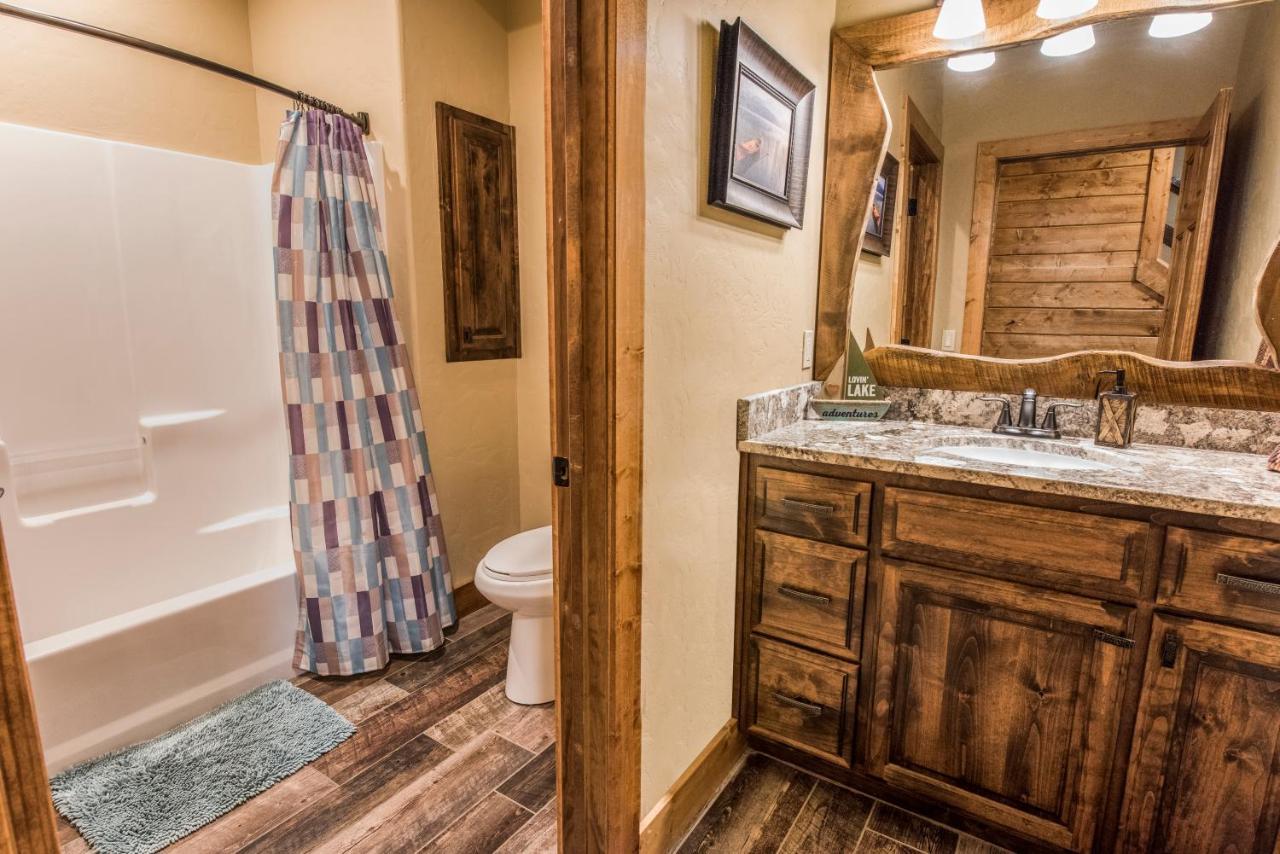 Watermill Cove 8bed Lakefront Pool Lazy River 2 Miles To Sdc Dock Branson