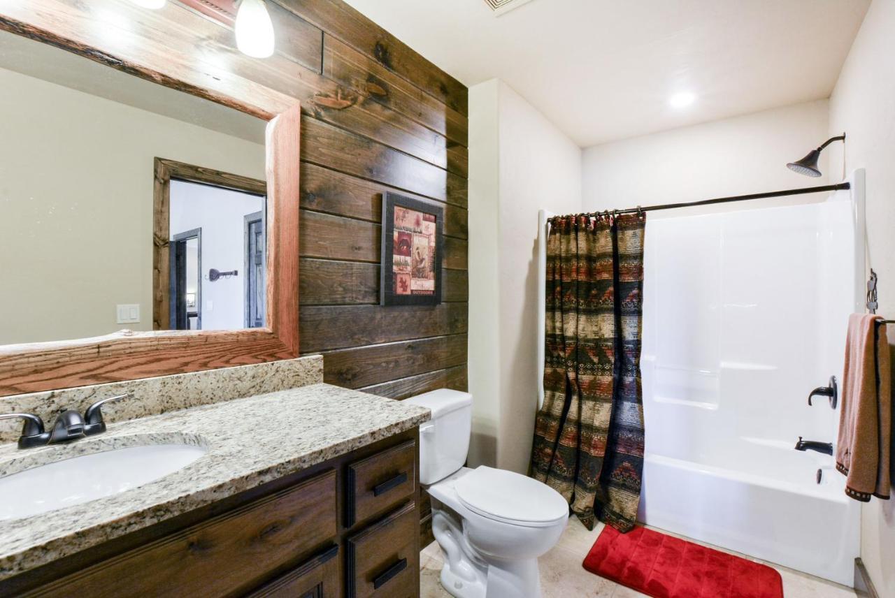 Holiday home Watermill Cove Luxury Lakefront Huge Pool Hot Tubs 2mi To Silver Dollar Branson