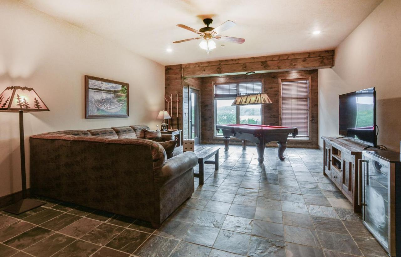 Holiday home Luxury Lakefront 2mi To Silver Dollar Pool Theatre Kayaks Branson