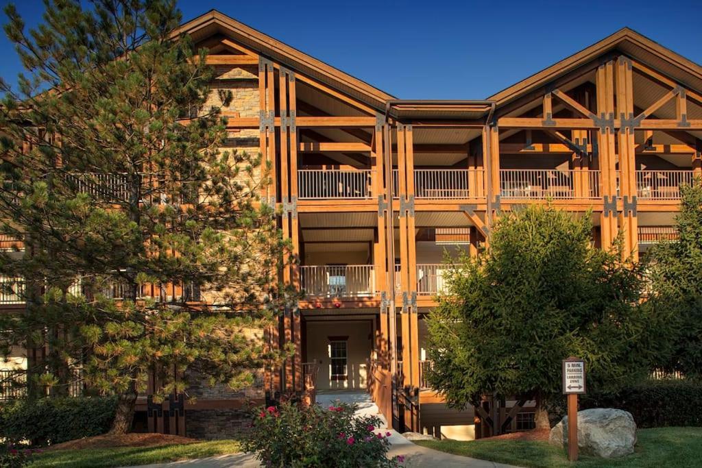 Spacious In Heart Of 2br Standard * Branson