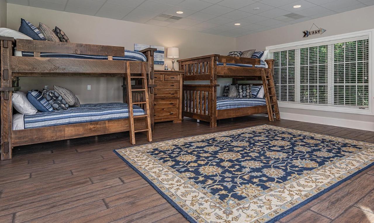 Holiday home 17500sqft Private Estate Indoorpool Hottub Big Lakeview Tennis Court Theater Sdc