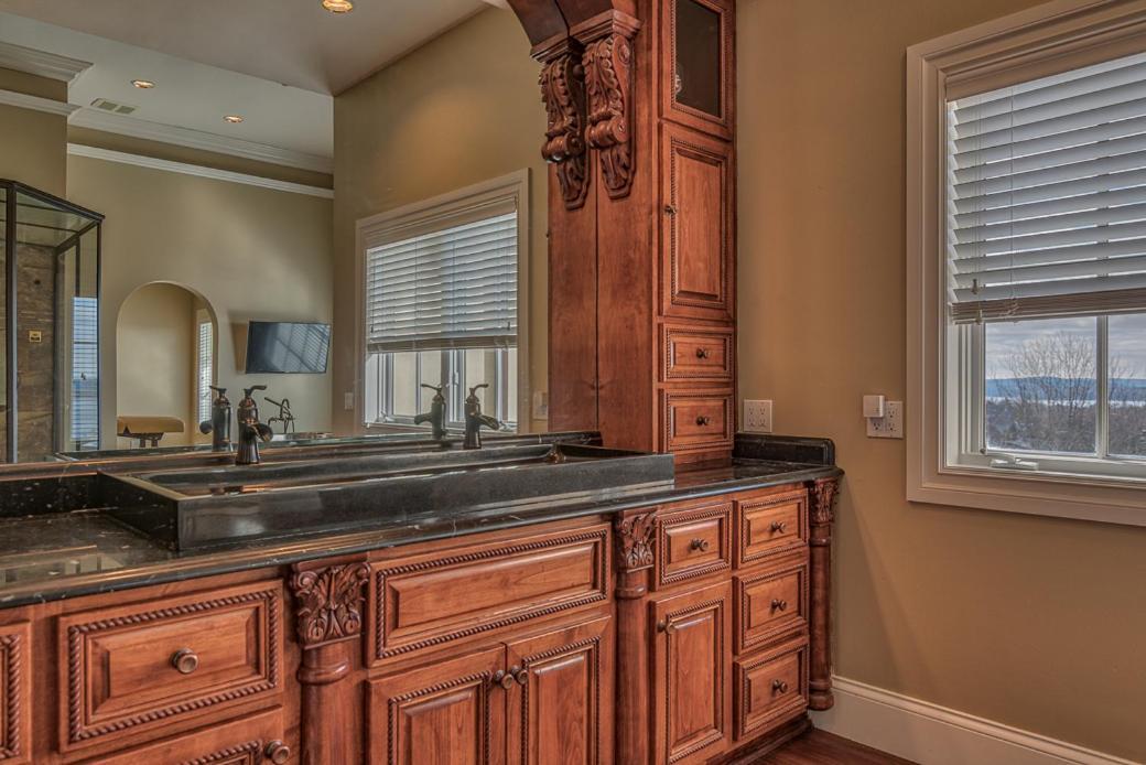 Holiday home 17500sqft Private Estate Indoorpool Hottub Big Lakeview Tennis Court Theater Sdc Branson
