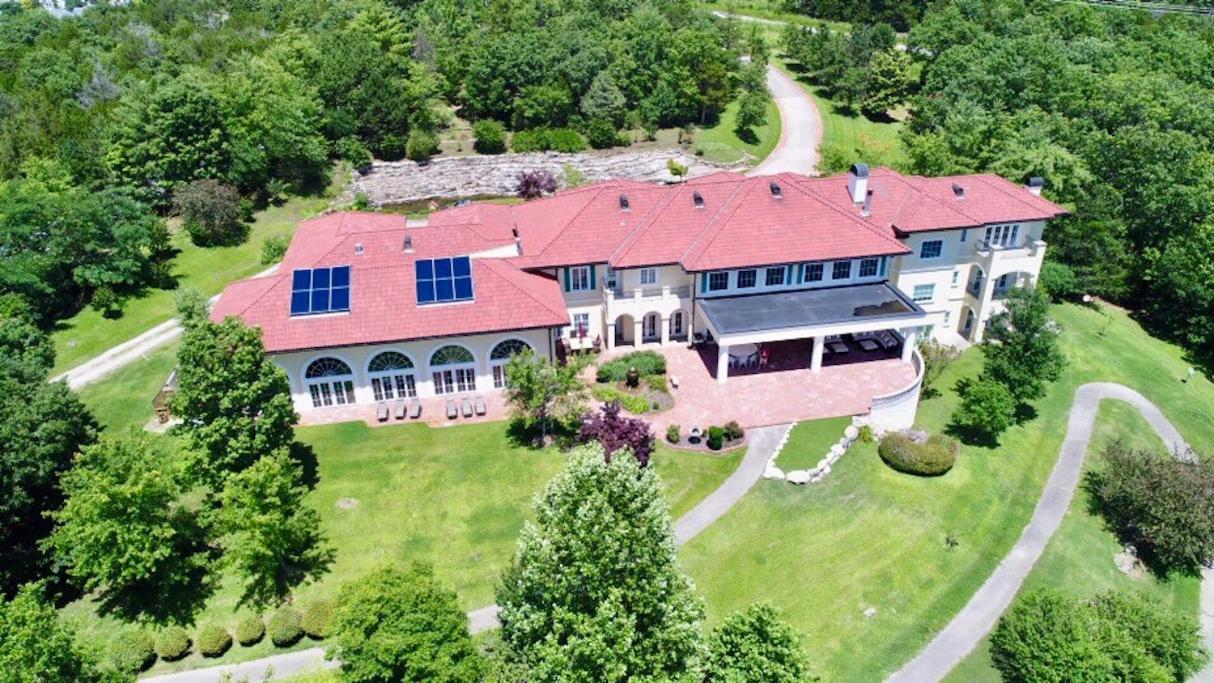 17500sqft Private Estate Indoorpool Hottub Big Lakeview Tennis Court Theater Sdc Holiday home Branson