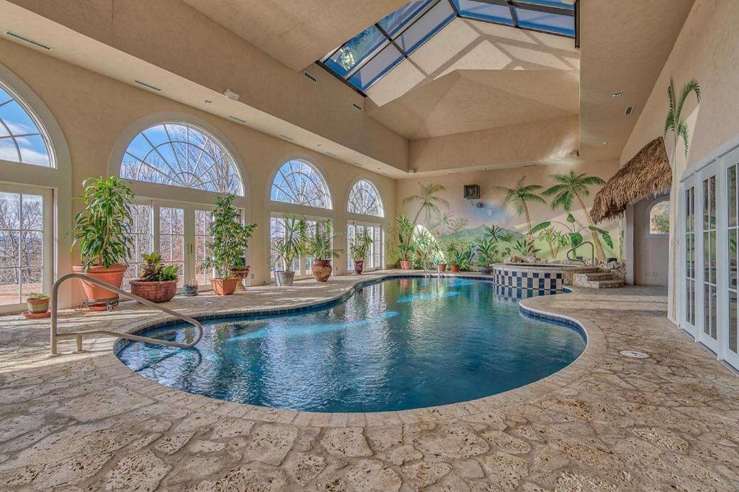 Holiday home 17500sqft Private Estate Indoorpool Hottub Big Lakeview Tennis Court Theater Sdc Branson